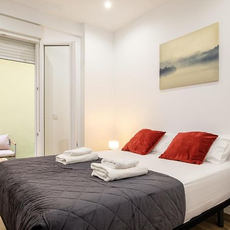 Apartment With Open-Air Space บาเลนเซีย ภายนอก รูปภาพ