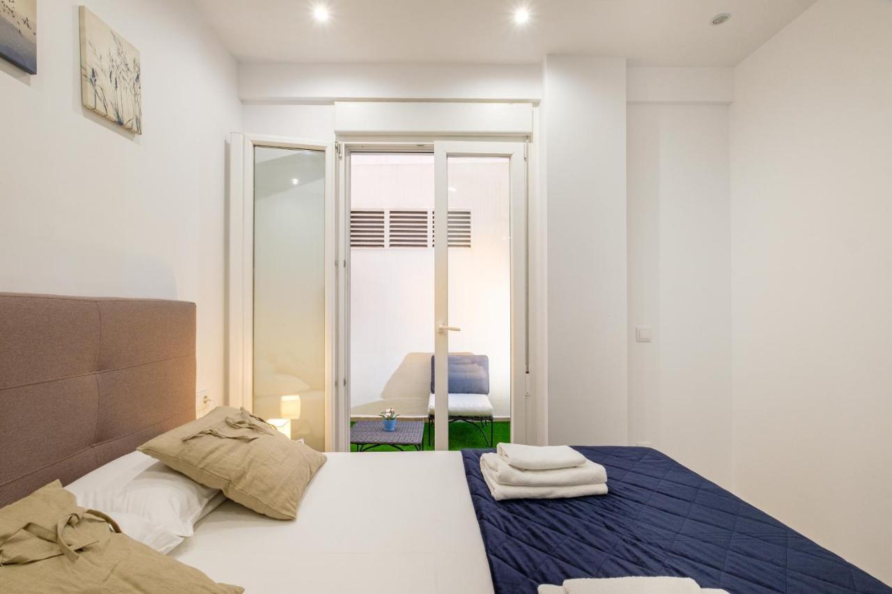 Apartment With Open-Air Space บาเลนเซีย ภายนอก รูปภาพ