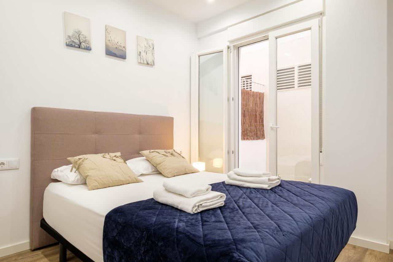 Apartment With Open-Air Space บาเลนเซีย ภายนอก รูปภาพ