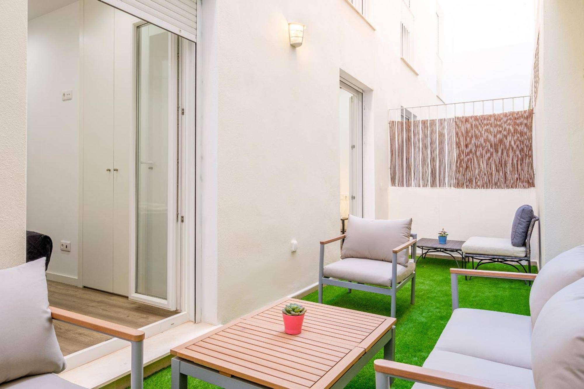 Apartment With Open-Air Space บาเลนเซีย ภายนอก รูปภาพ