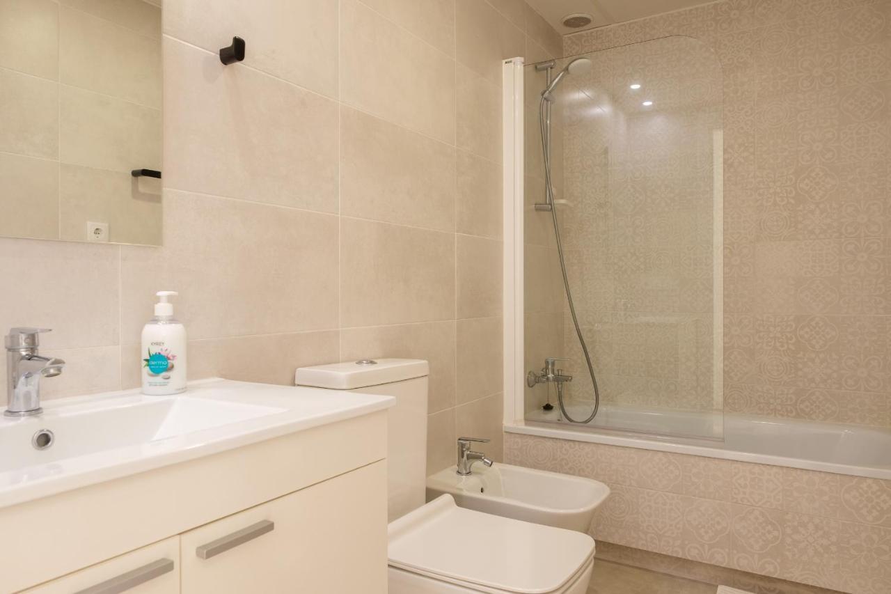 Apartment With Open-Air Space บาเลนเซีย ภายนอก รูปภาพ