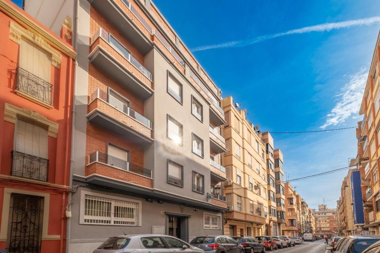 Apartment With Open-Air Space บาเลนเซีย ภายนอก รูปภาพ