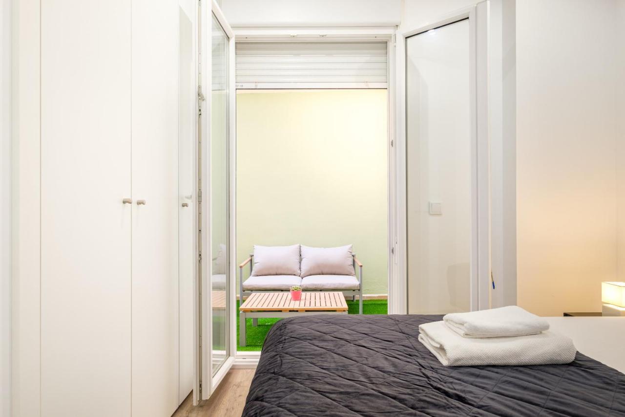Apartment With Open-Air Space บาเลนเซีย ภายนอก รูปภาพ