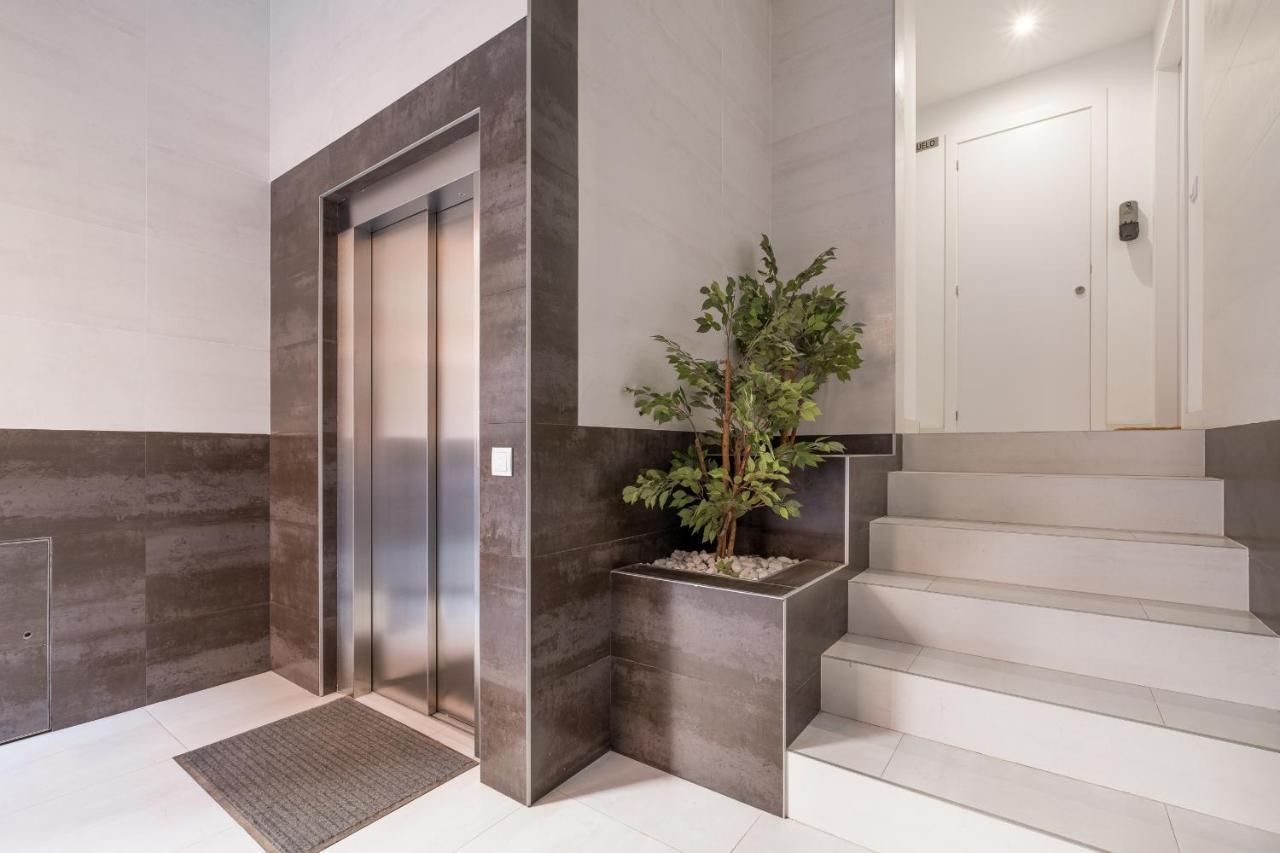 Apartment With Open-Air Space บาเลนเซีย ภายนอก รูปภาพ